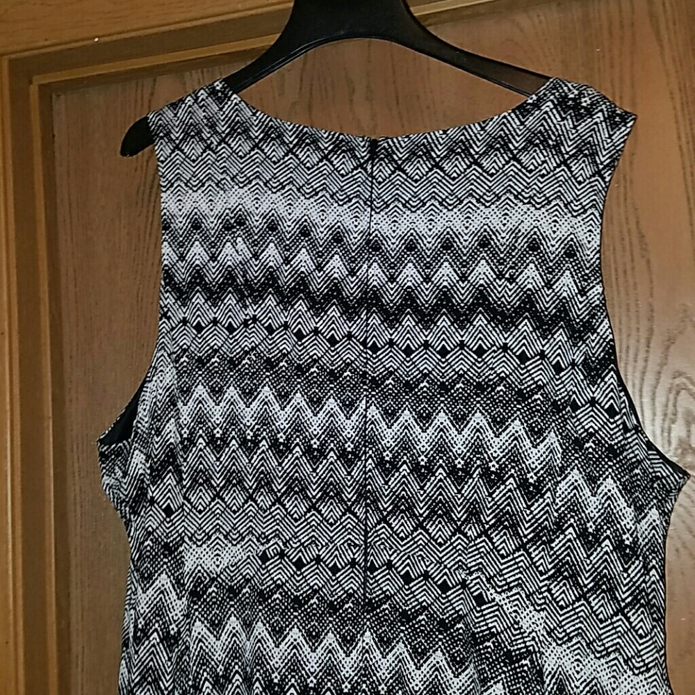 Torrid black and white print sun dress - Picture 4 of 7